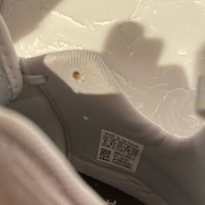 Addis sneaker size 5 men